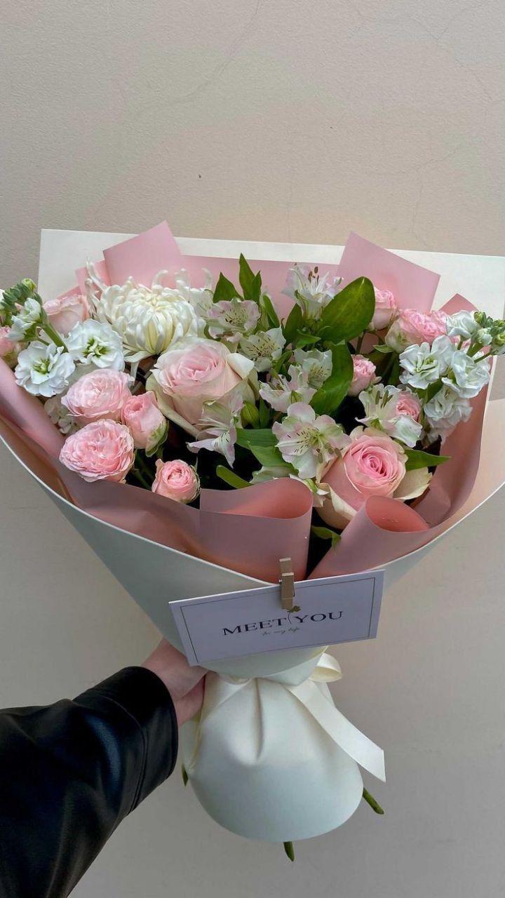 Isle Canvas Studio workshop space where corporate flower arrangements are designed and prepared for business delivery